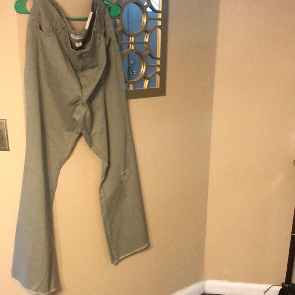 Flare leg hi-rise sits at the waist size 16 woman